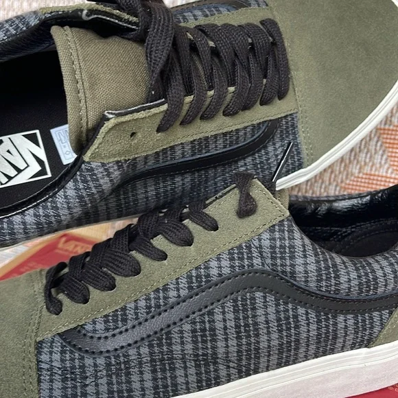 Vans Men’s Old Skool
Grunge Plaid Multi
VN000CP5BMB
Sneakers - Picture 15 of 16